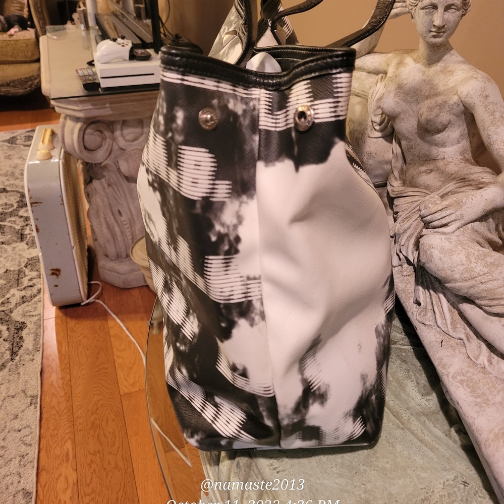 L.A.M.B. by Gwen Stefani Logo Tote Bag Black White  Luxury Designer Bag #583 - Picture 4 of 14